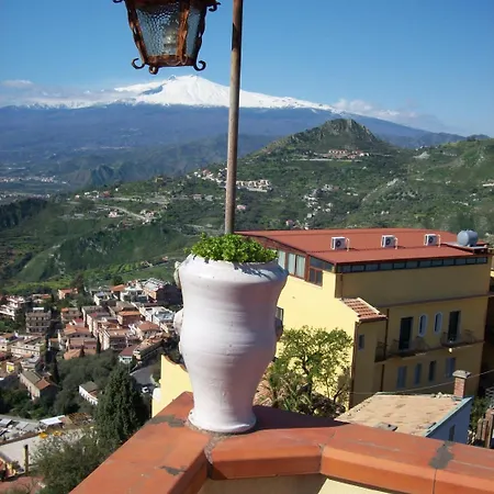 Bed & Breakfast U Palmentu 3*