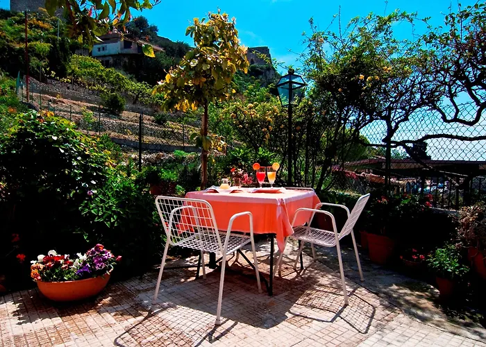 Bed and Breakfast U Palmentu 3*
