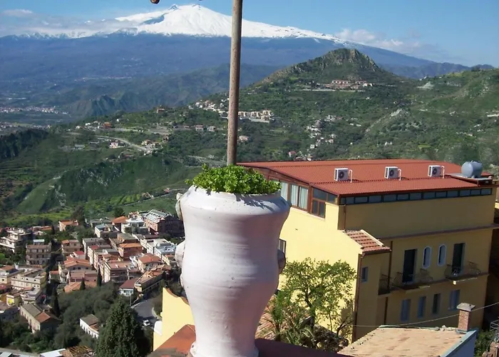 Bed & Breakfast U Palmentu 3*